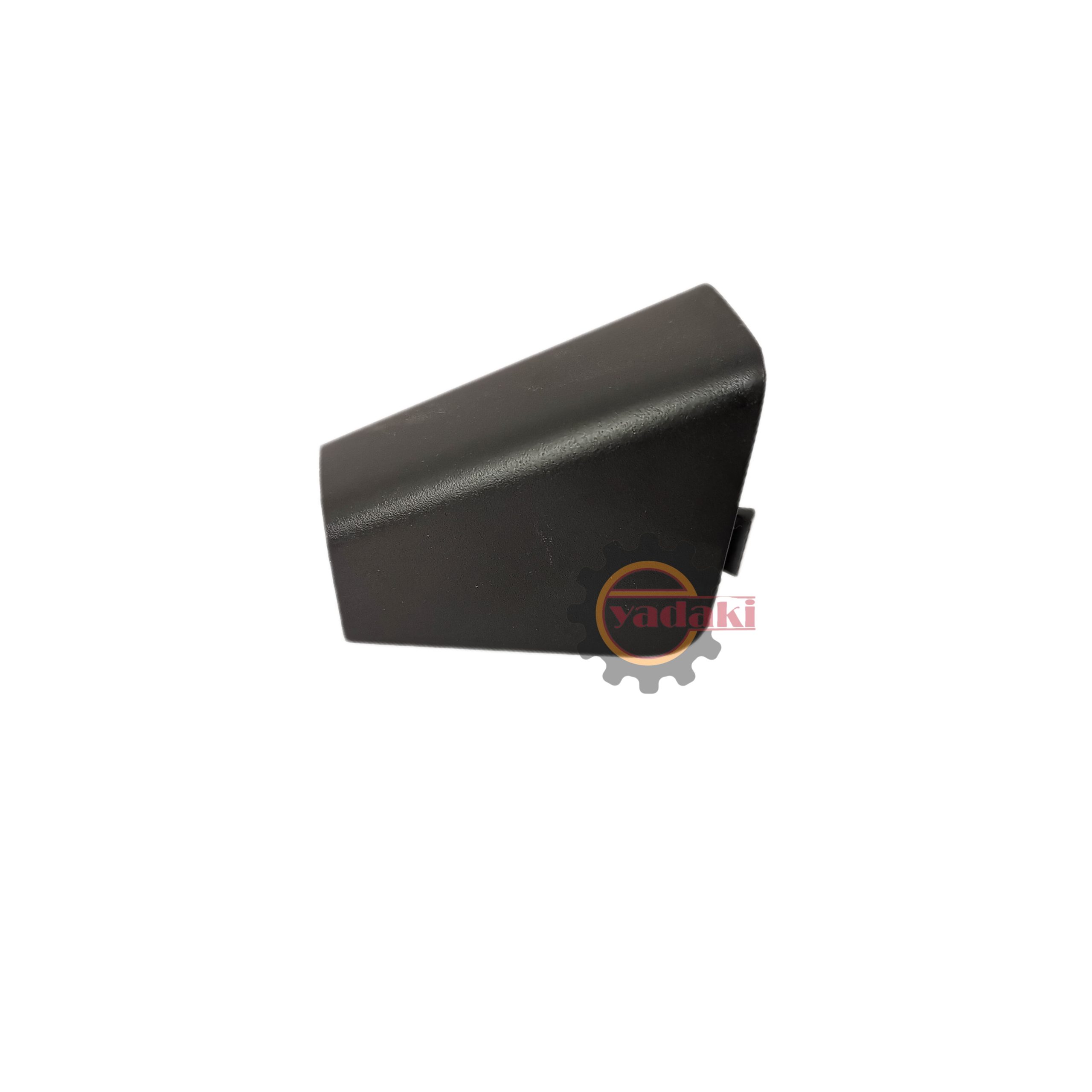 82243877-1-scaled-1.jpg کورکن کوچک داخل روکش درب FH500 راست کورکن کوچک داخل روکش درب FH500 راست اصلی - تصویر 1